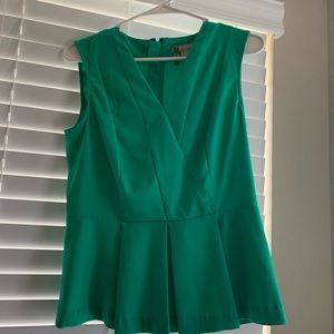 Banana Republic v-neck peplum top in Size 4